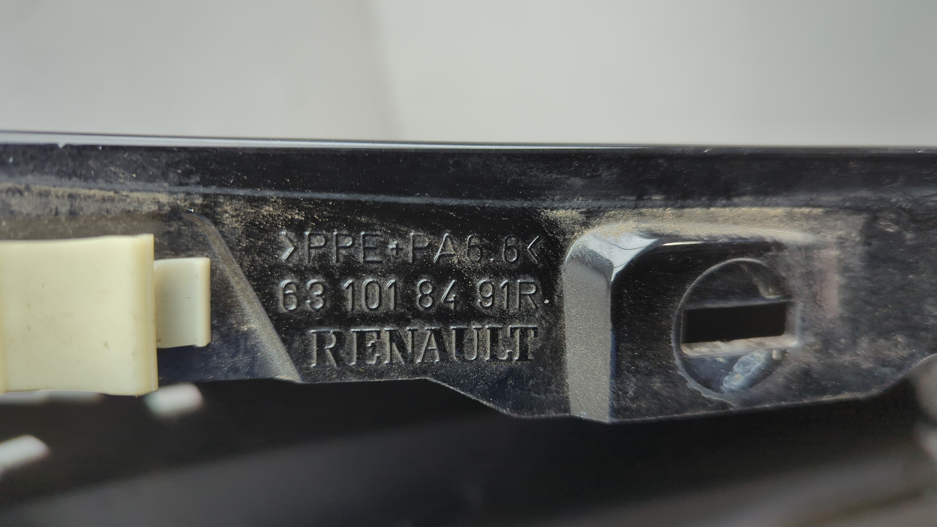 Крыло переднее левое