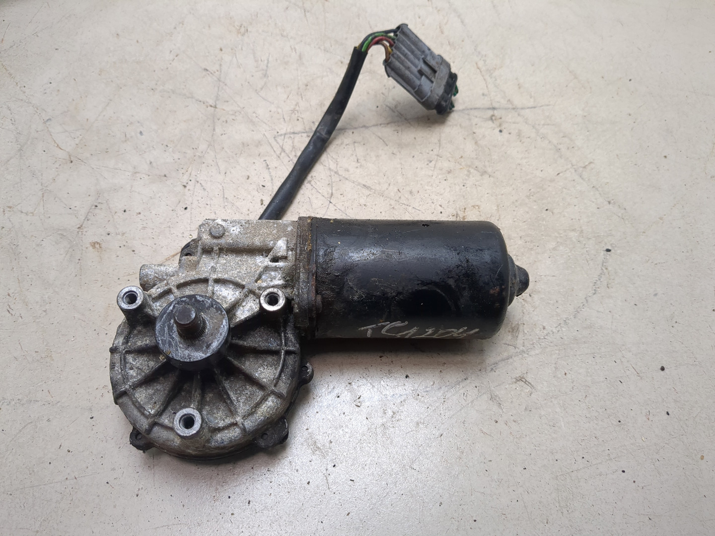 Моторчик стеклоочистителя передний