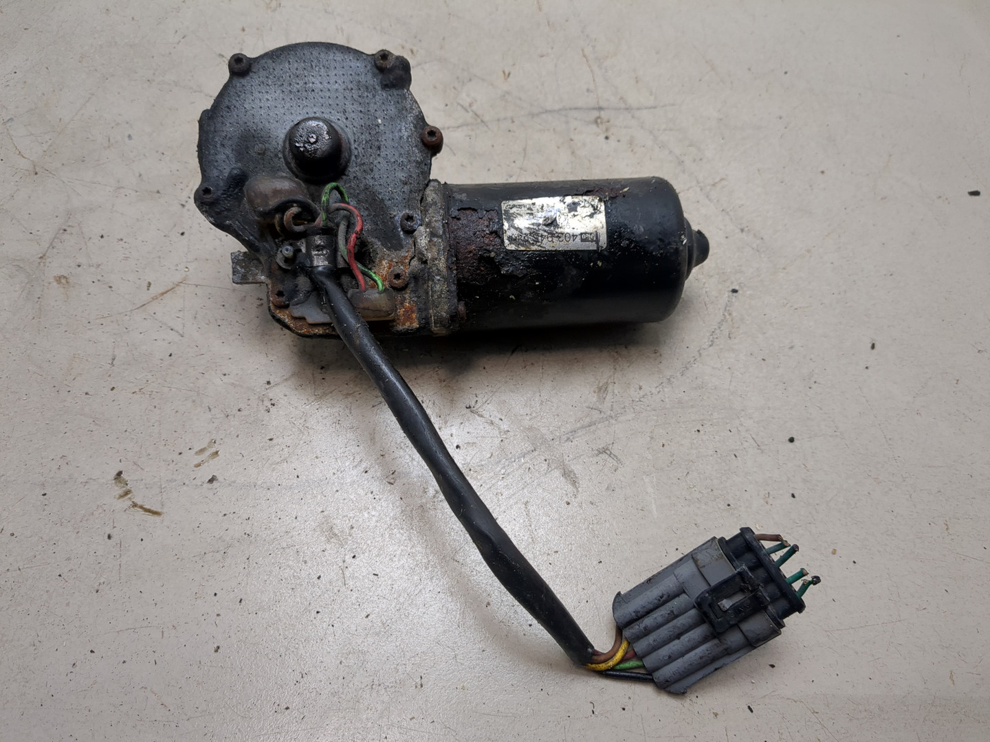 Моторчик стеклоочистителя передний