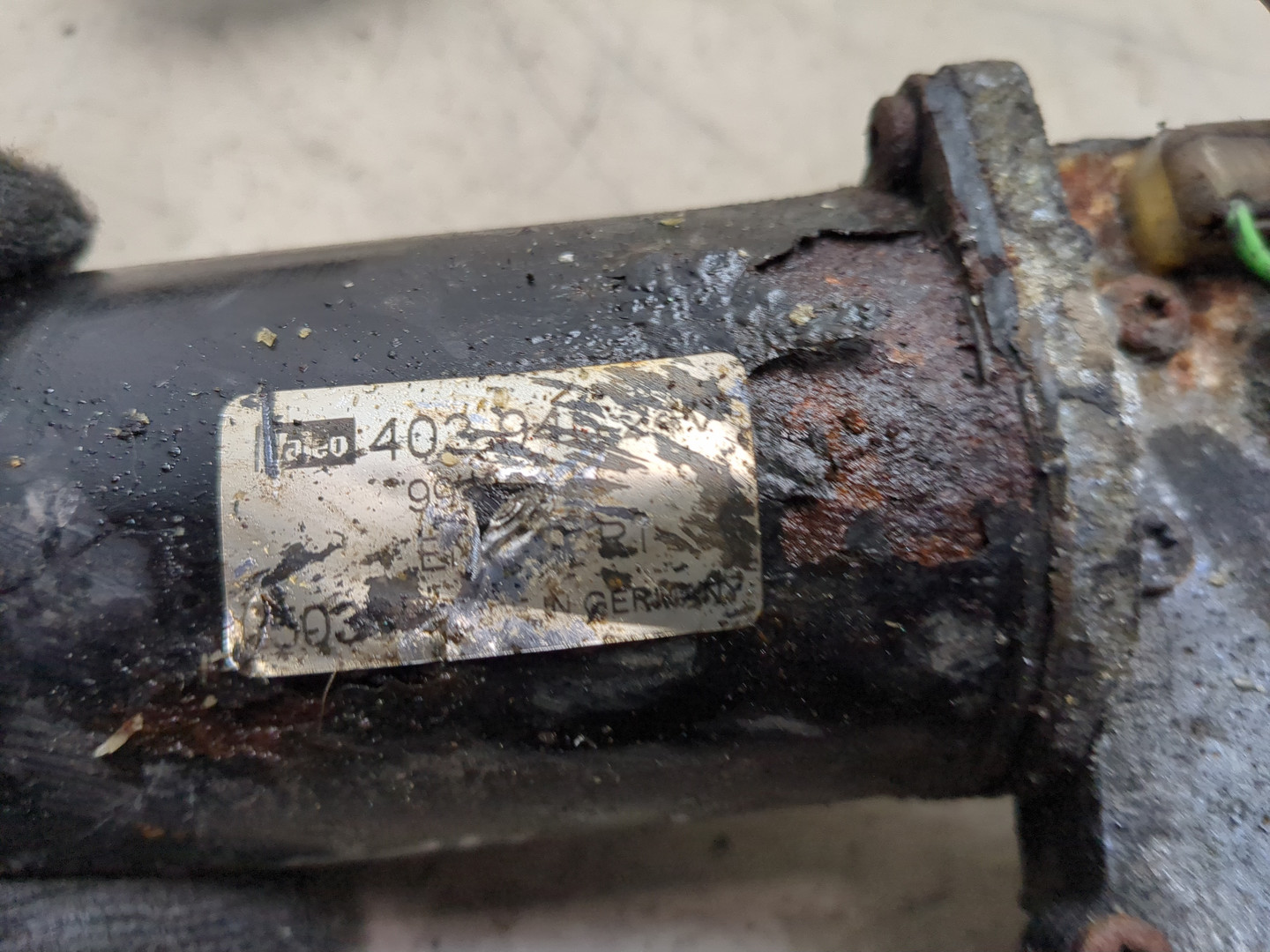 Моторчик стеклоочистителя передний