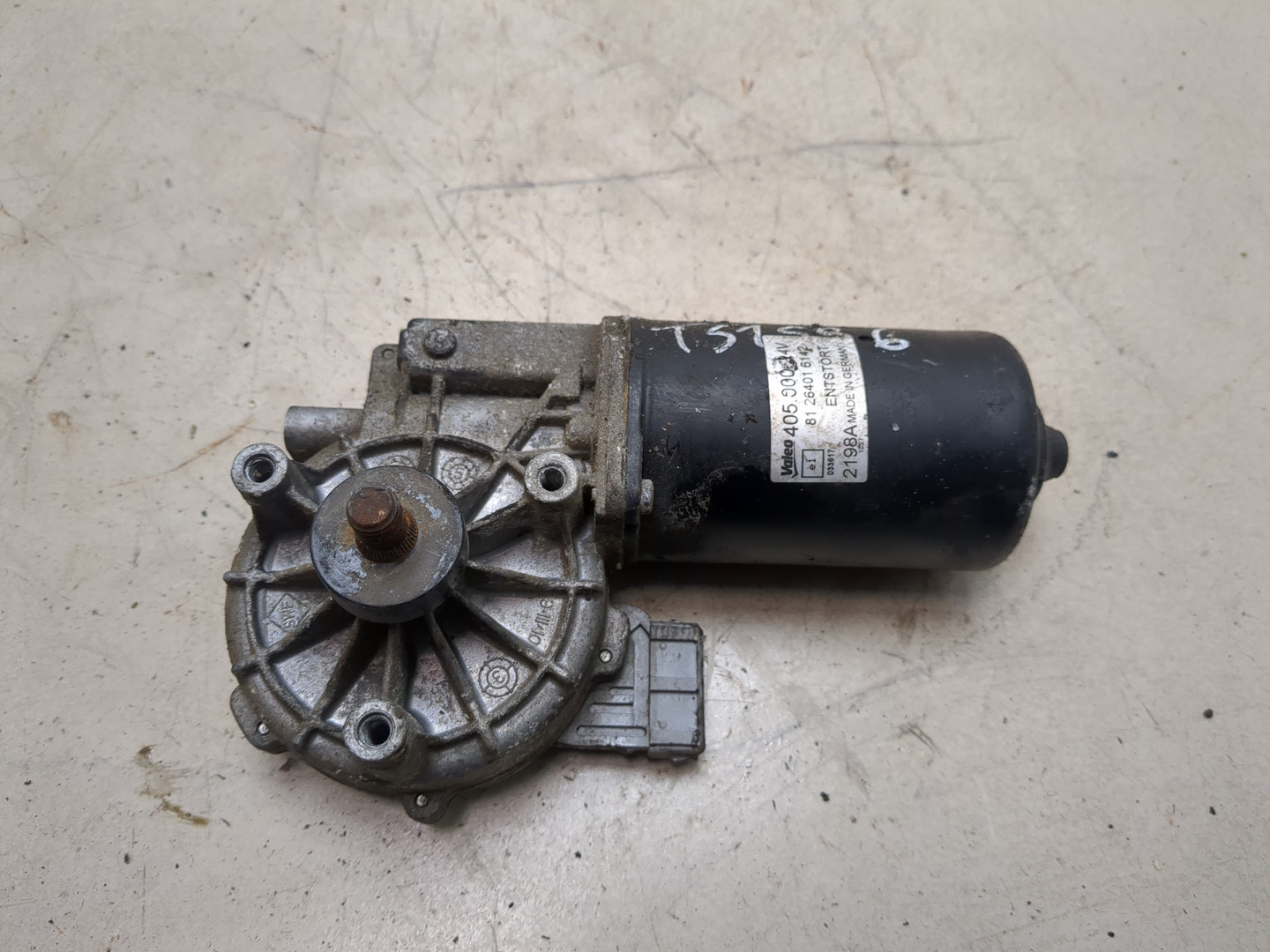 Моторчик стеклоочистителя передний