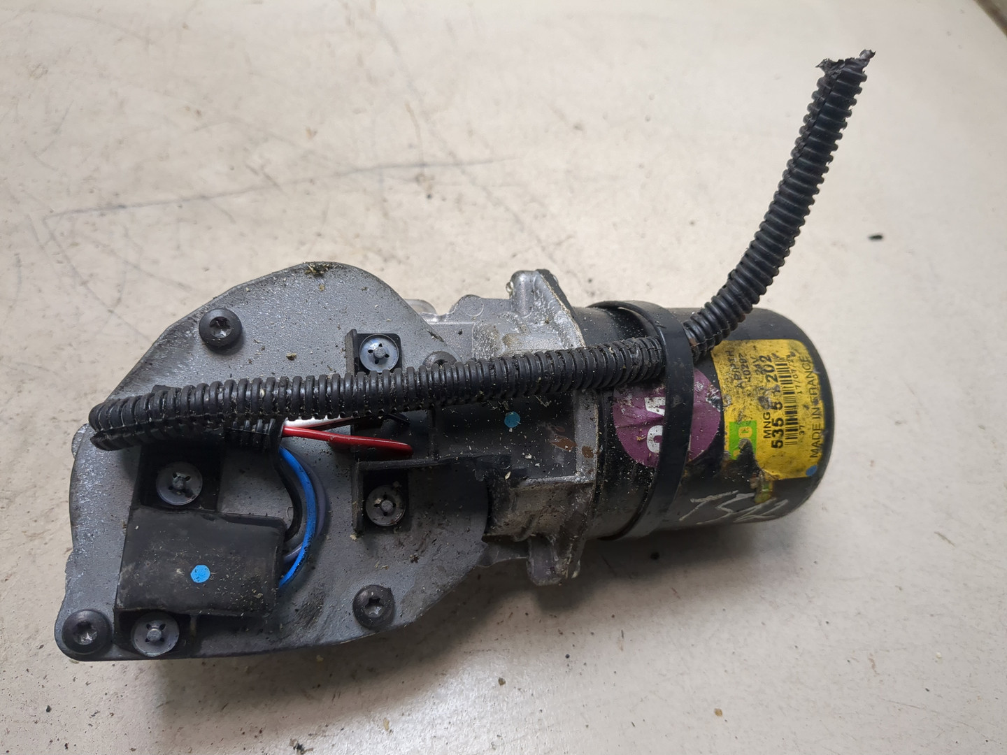 Моторчик стеклоочистителя передний