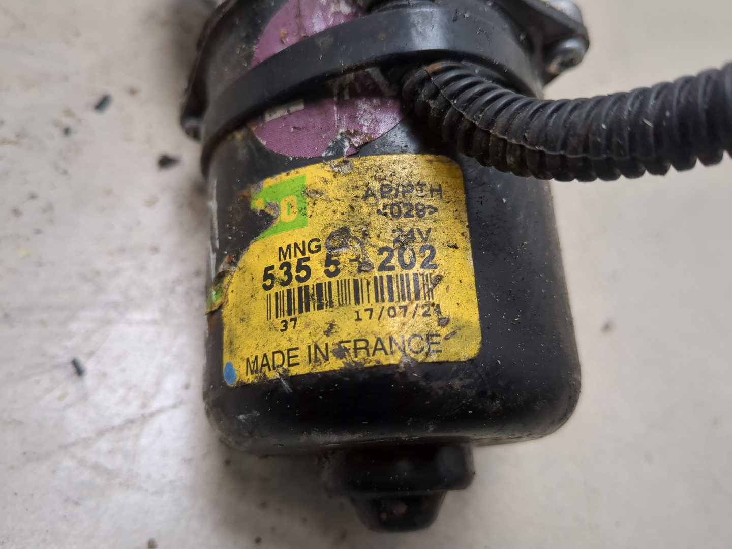 Моторчик стеклоочистителя передний