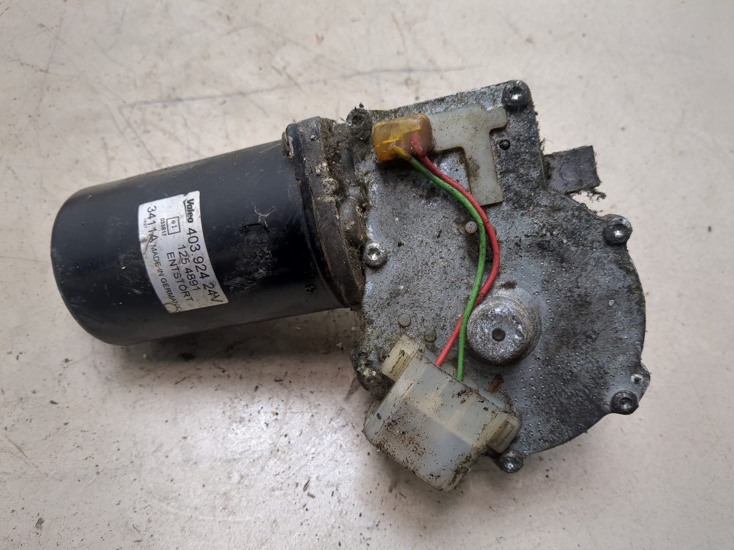 Моторчик стеклоочистителя передний