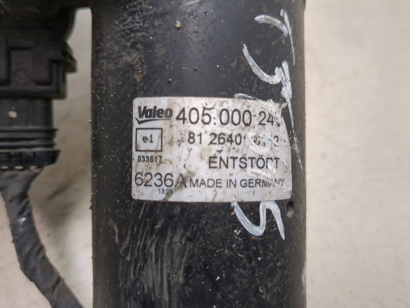 Моторчик стеклоочистителя передний