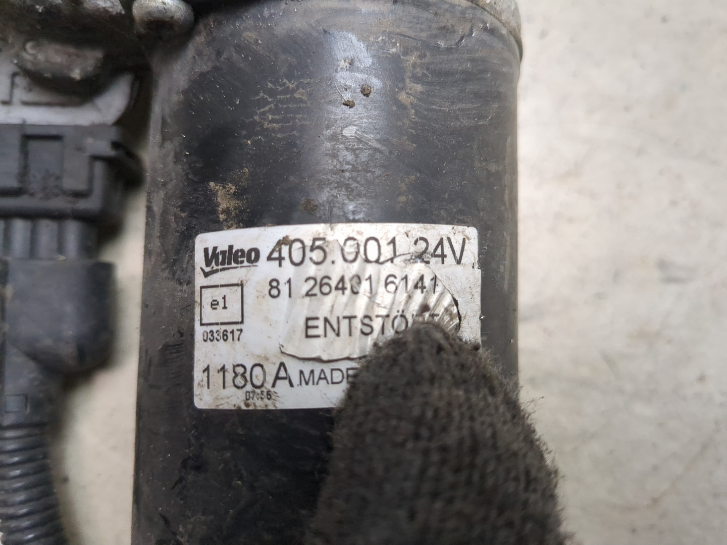 Моторчик стеклоочистителя передний