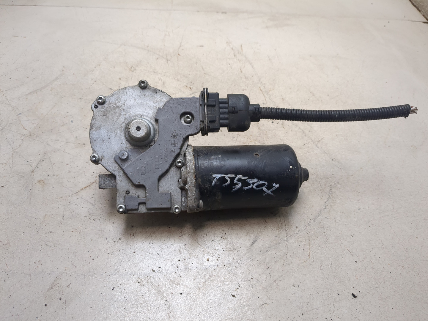 Моторчик стеклоочистителя передний