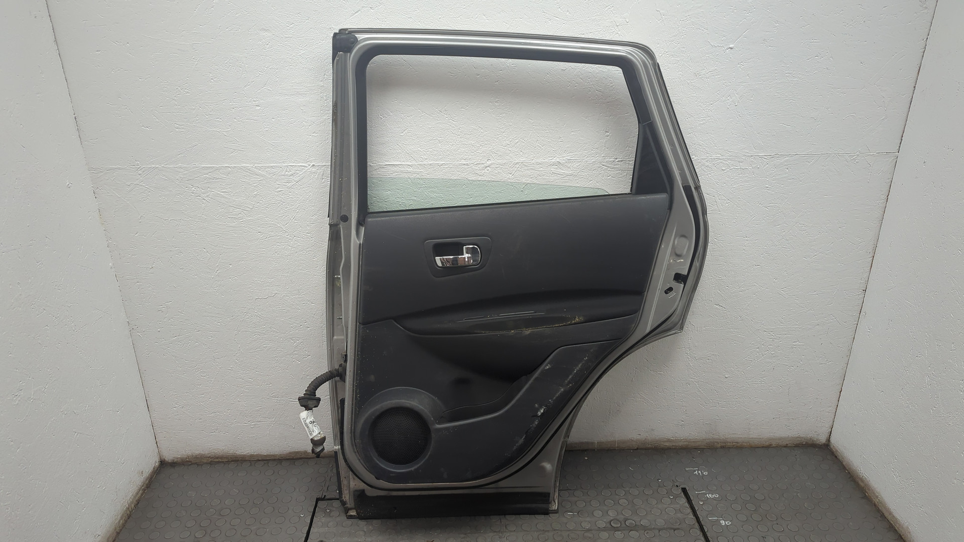 Дверь задняя правая