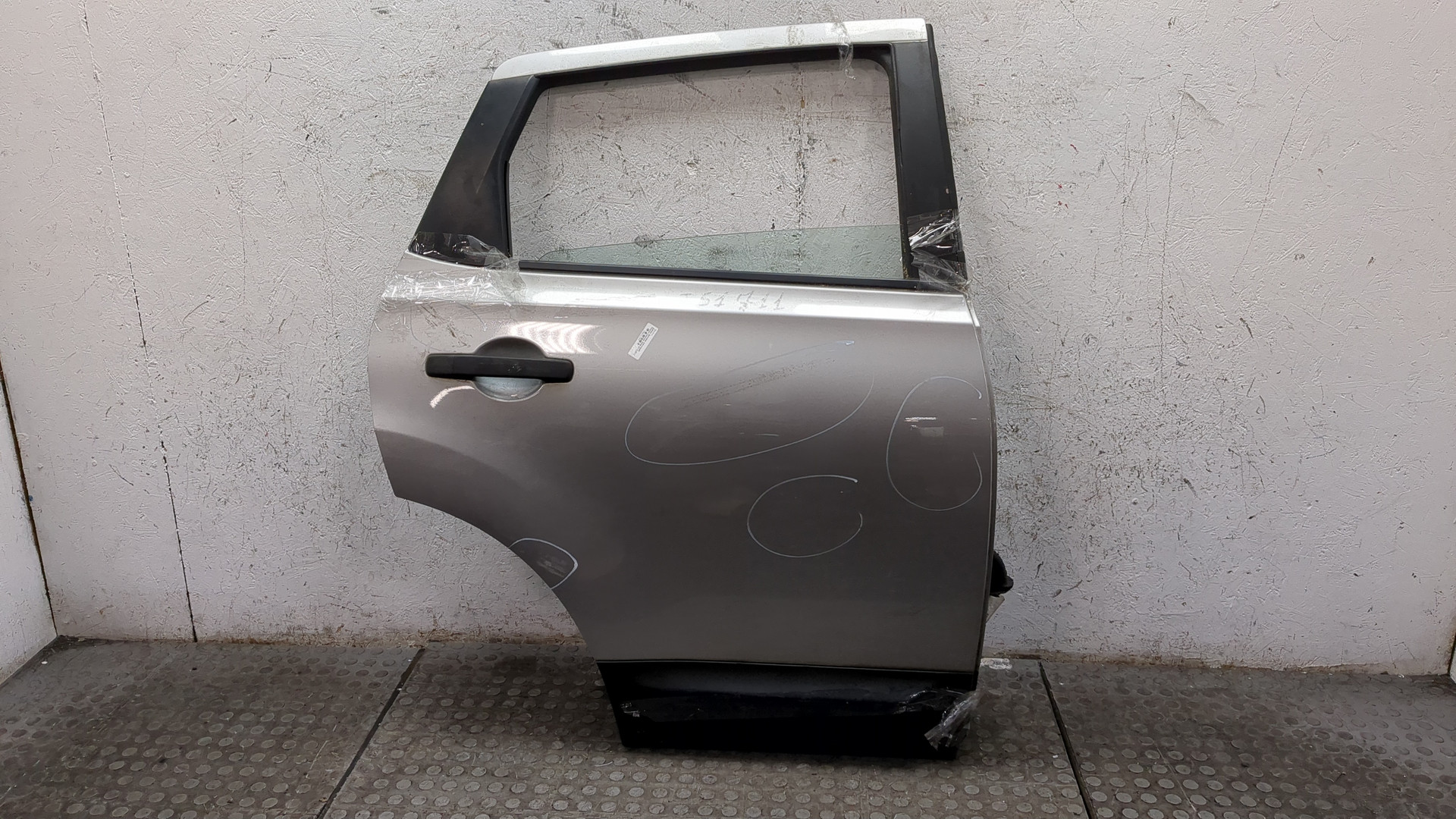 Дверь задняя правая
