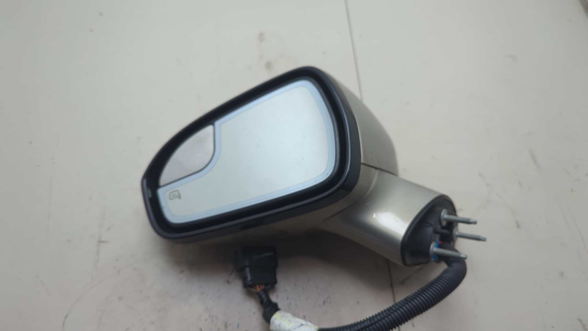 Зеркало левое электрическое