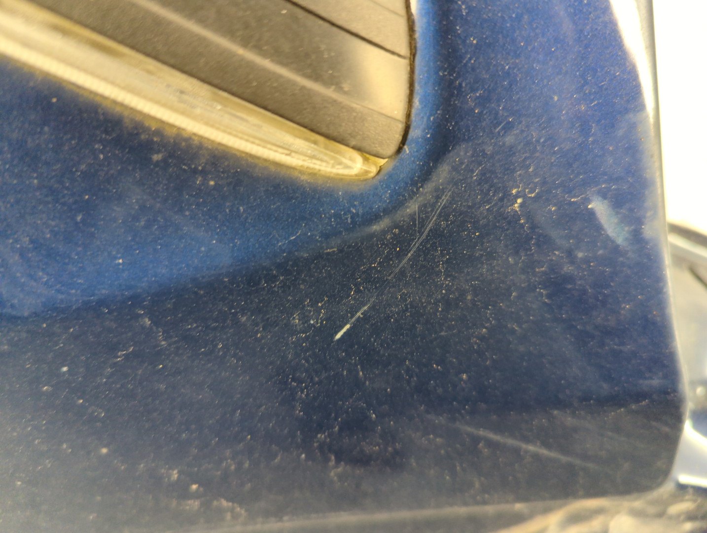 Крыло переднее правое