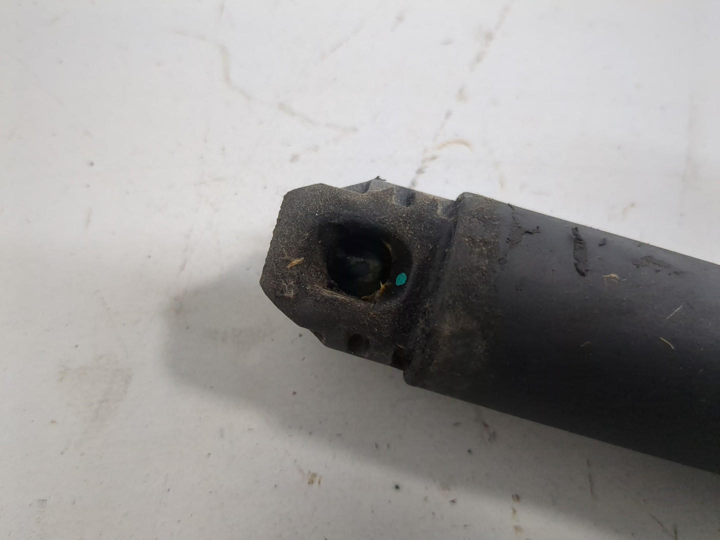 Амортизатор крышки багажника