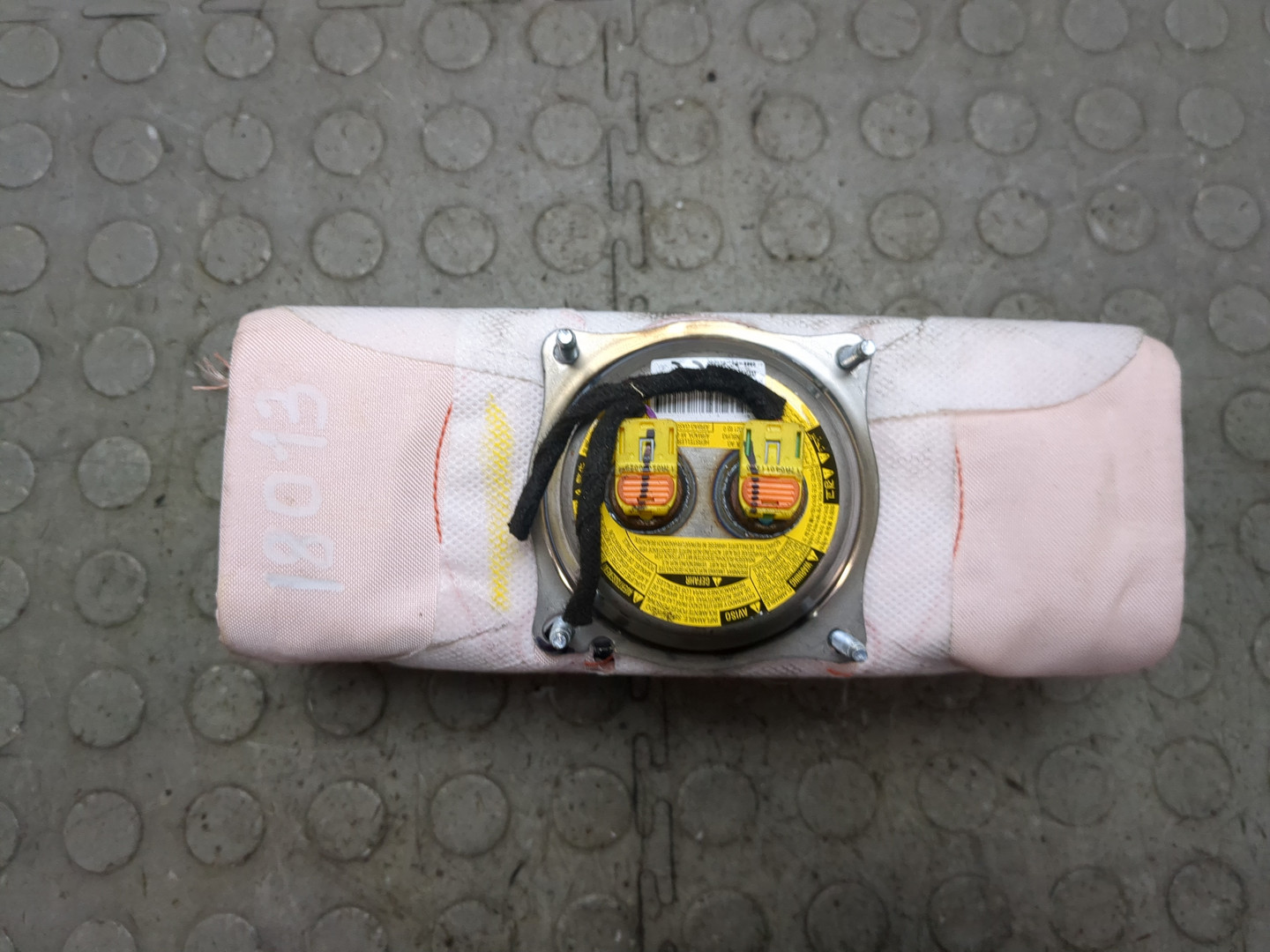 Подушка безопасности пассажирская (в торпедо)