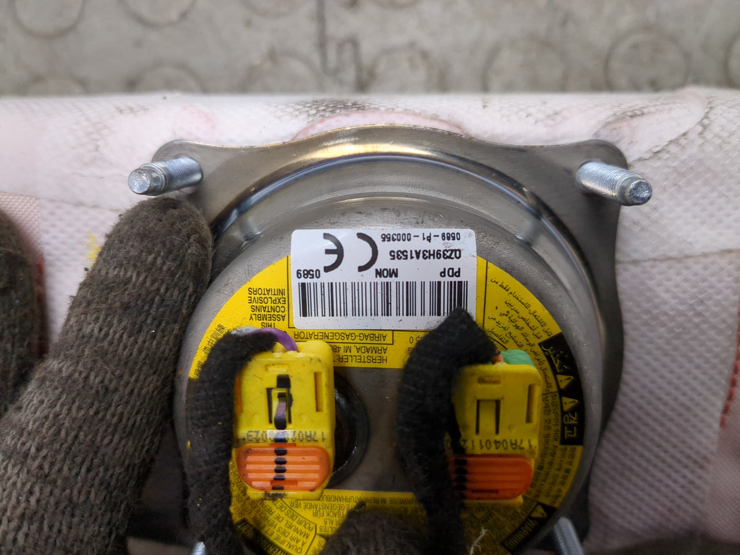 Подушка безопасности пассажирская (в торпедо)