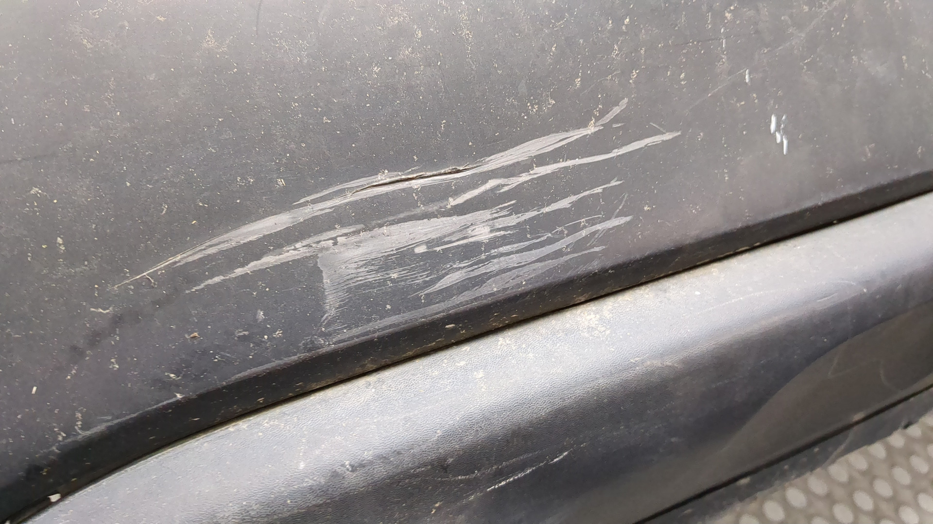 Бампер задний