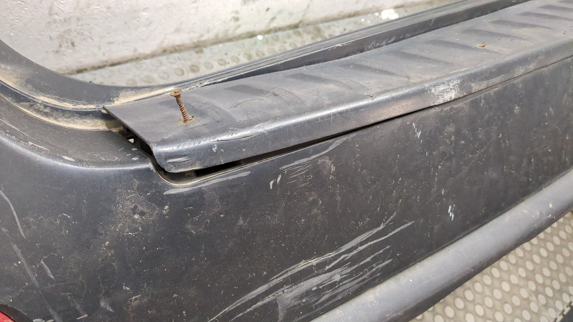 Бампер задний