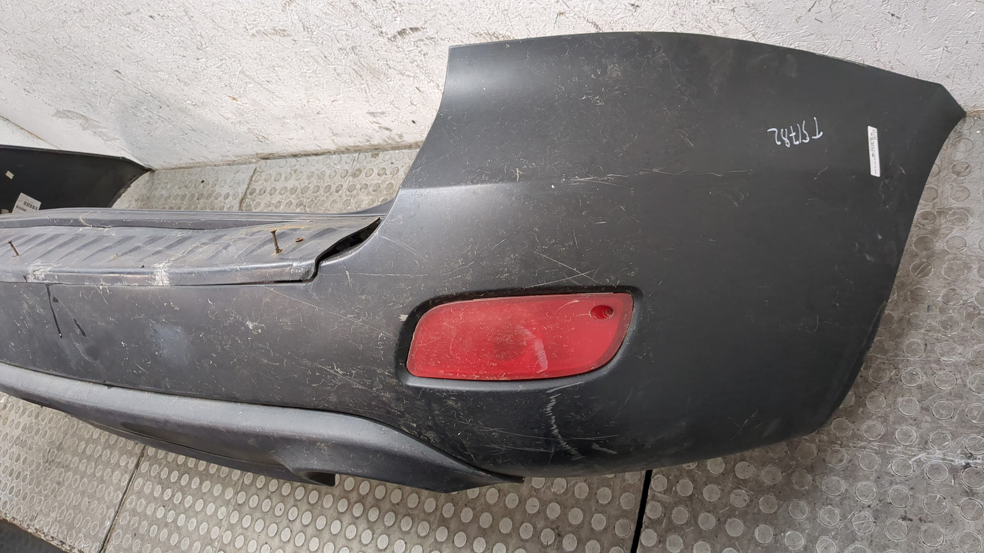 Бампер задний