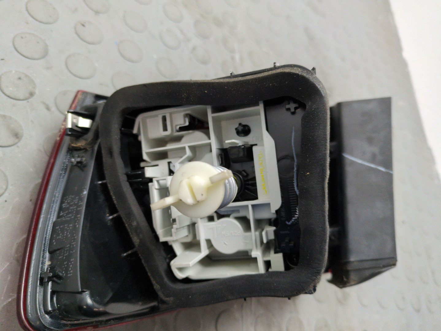 Фонарь задний левый