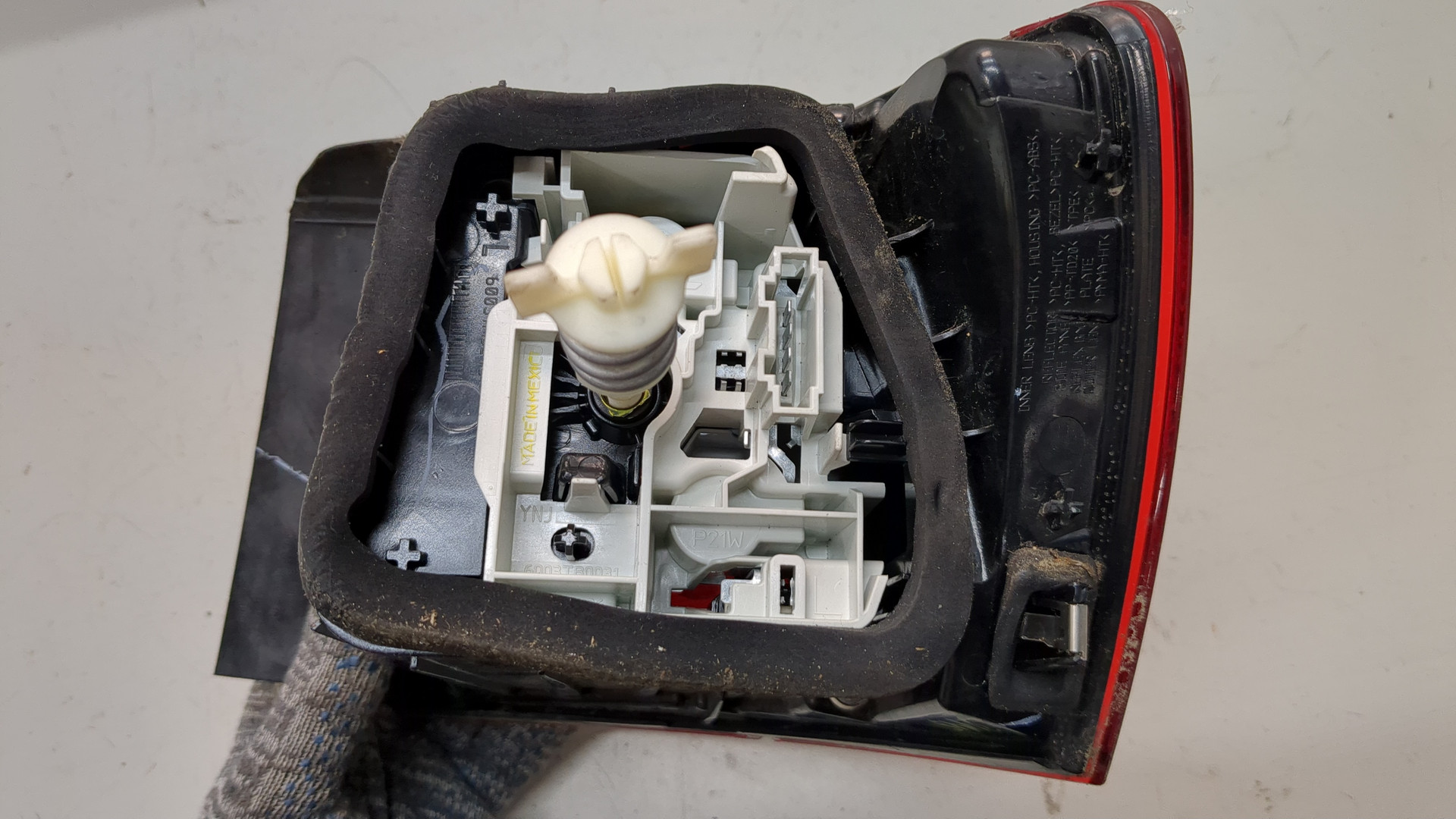 Фонарь задний левый