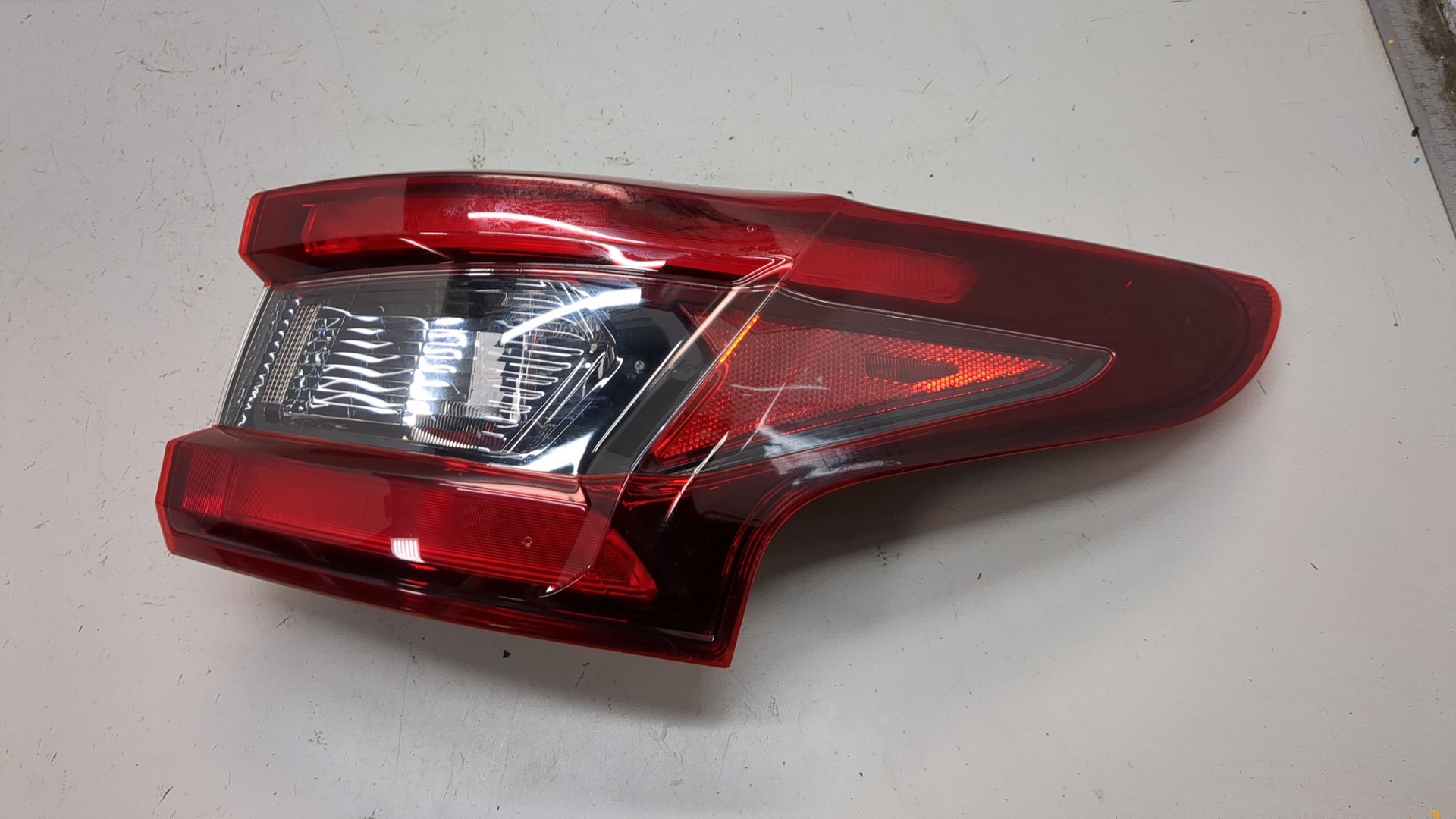 Фонарь задний правый