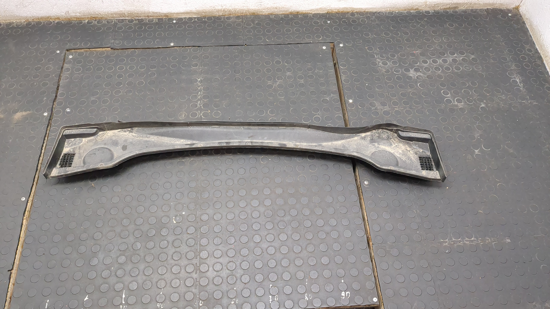 Решетка стеклоочистителей (Жабо)