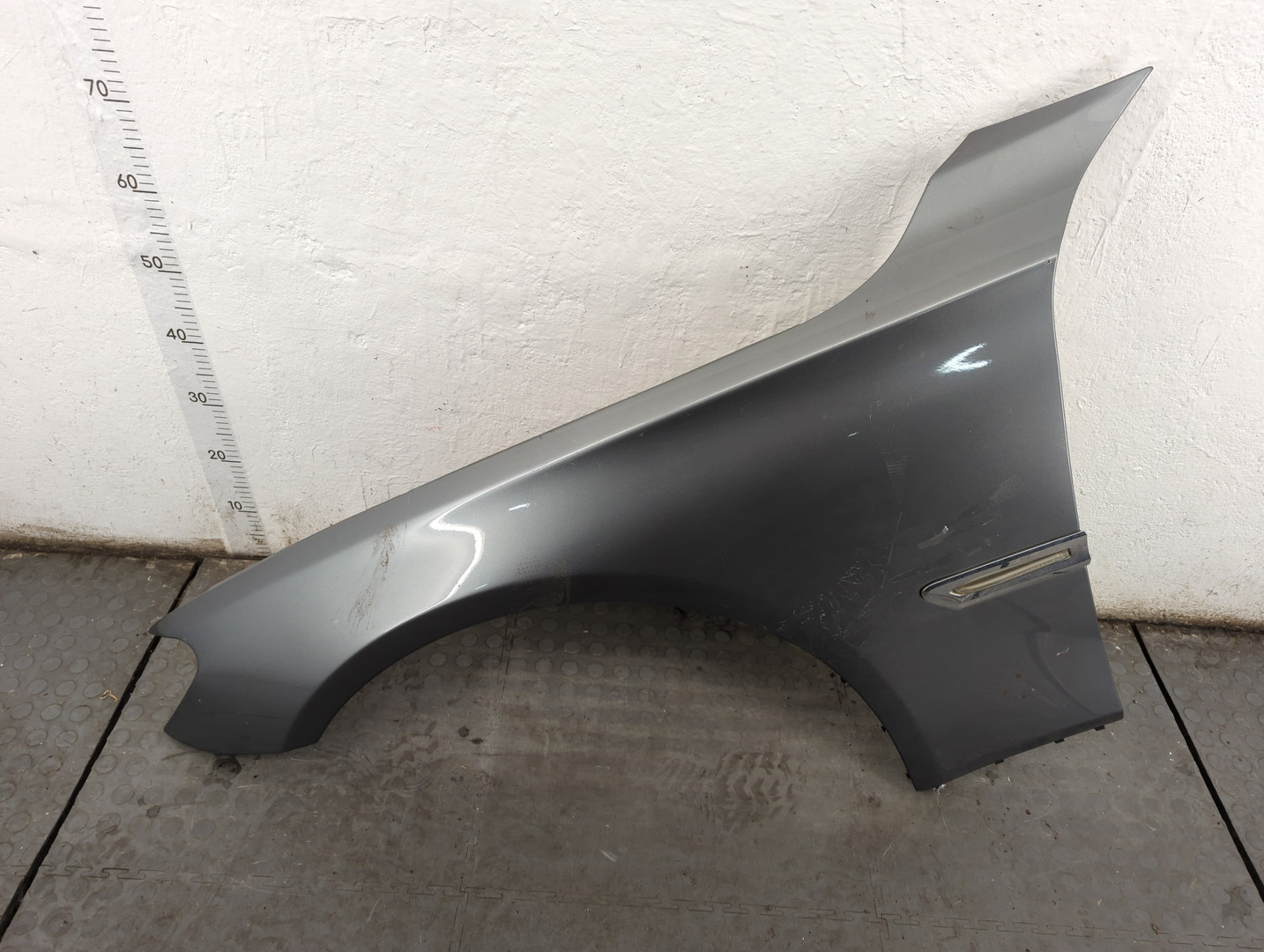 Крыло переднее левое