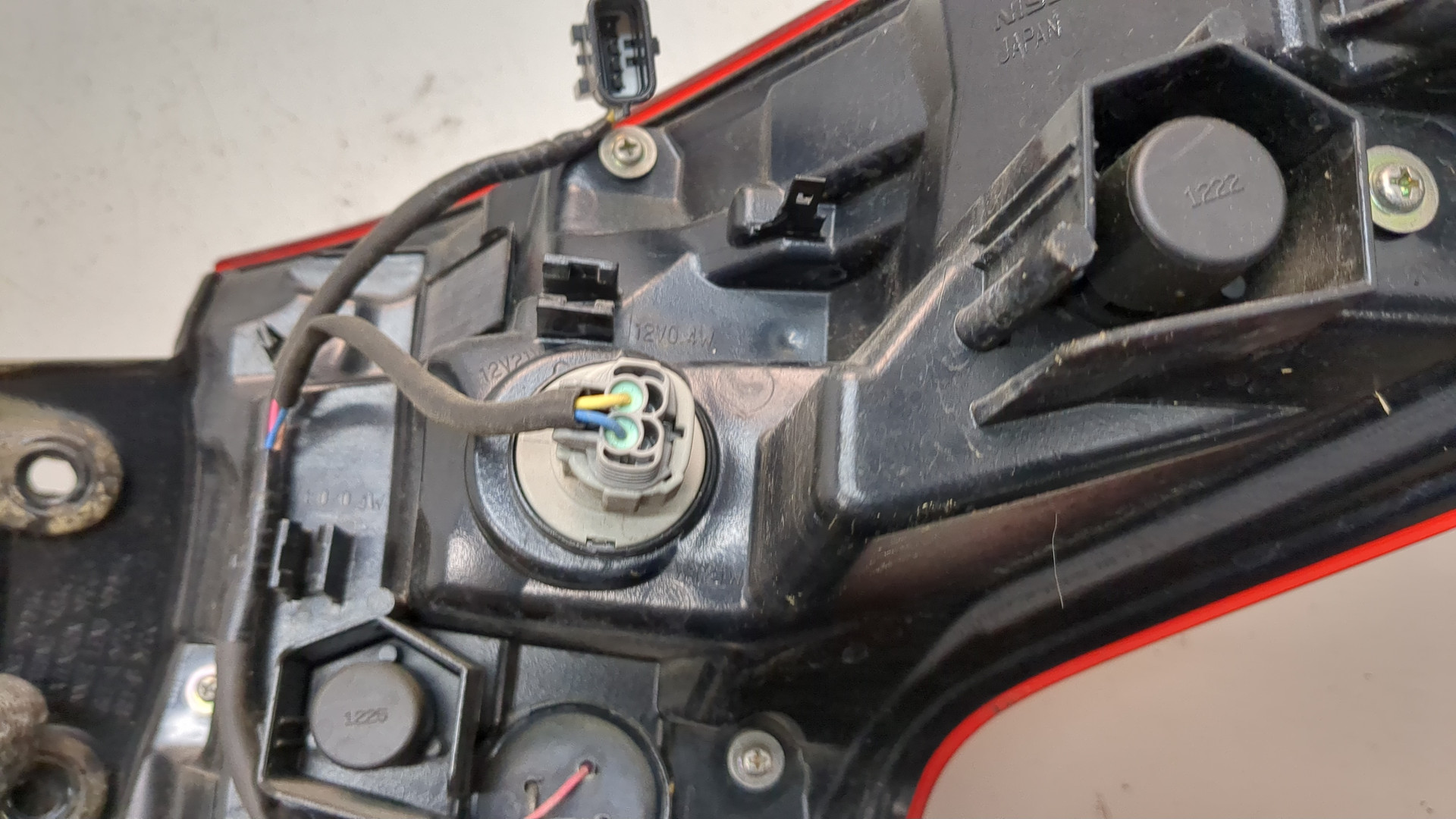 Фонарь задний левый