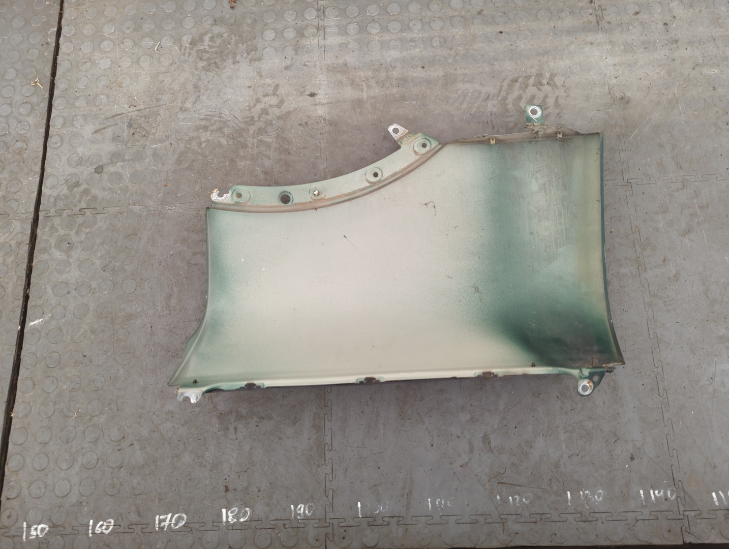 Крыло заднее левое