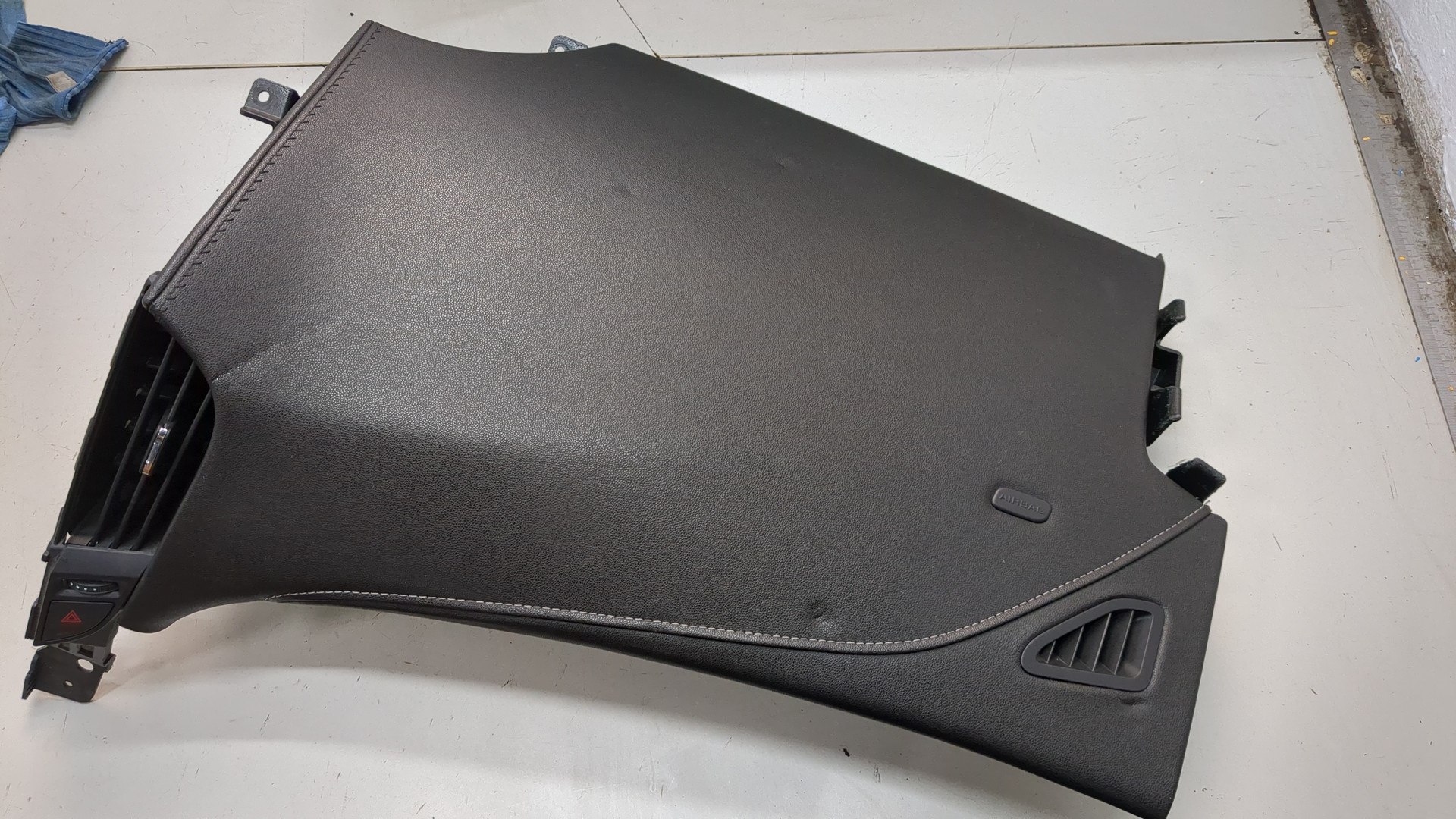 Подушка безопасности пассажирская (в торпедо)