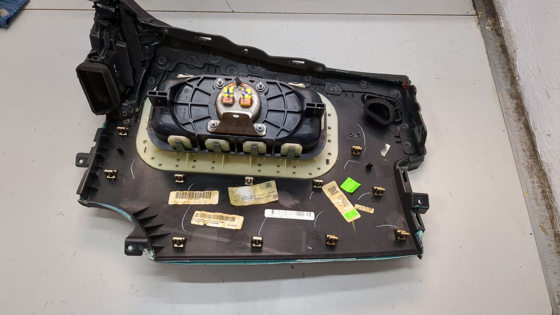 Подушка безопасности пассажирская (в торпедо)