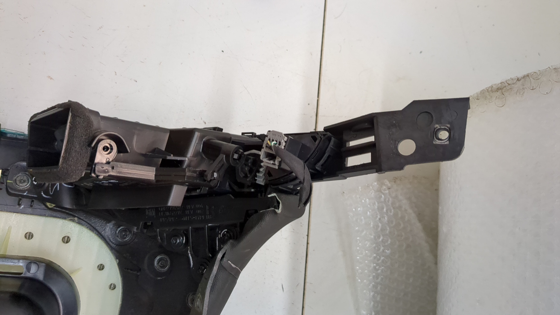 Подушка безопасности пассажирская (в торпедо)