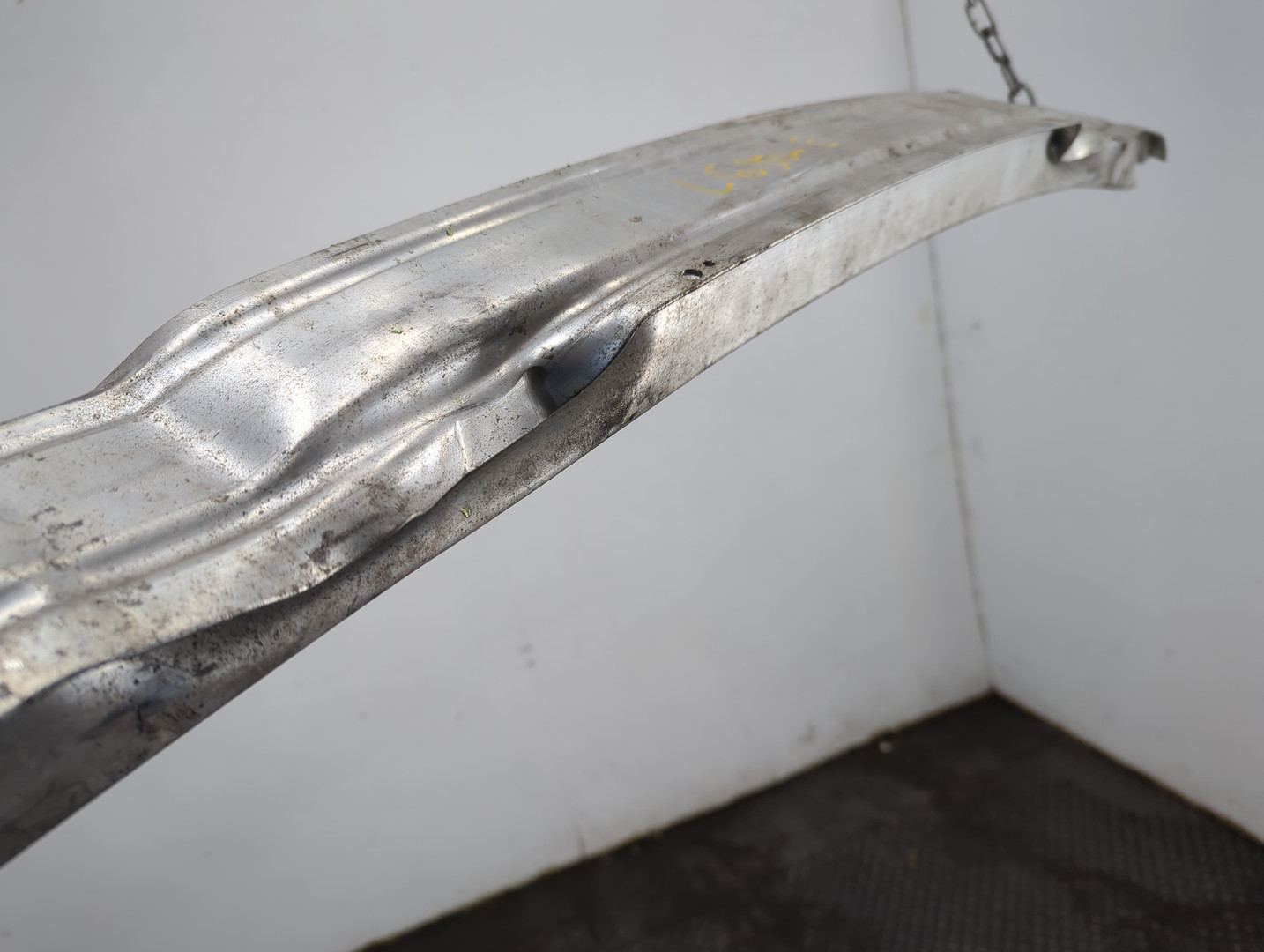 Усилитель переднего бампера