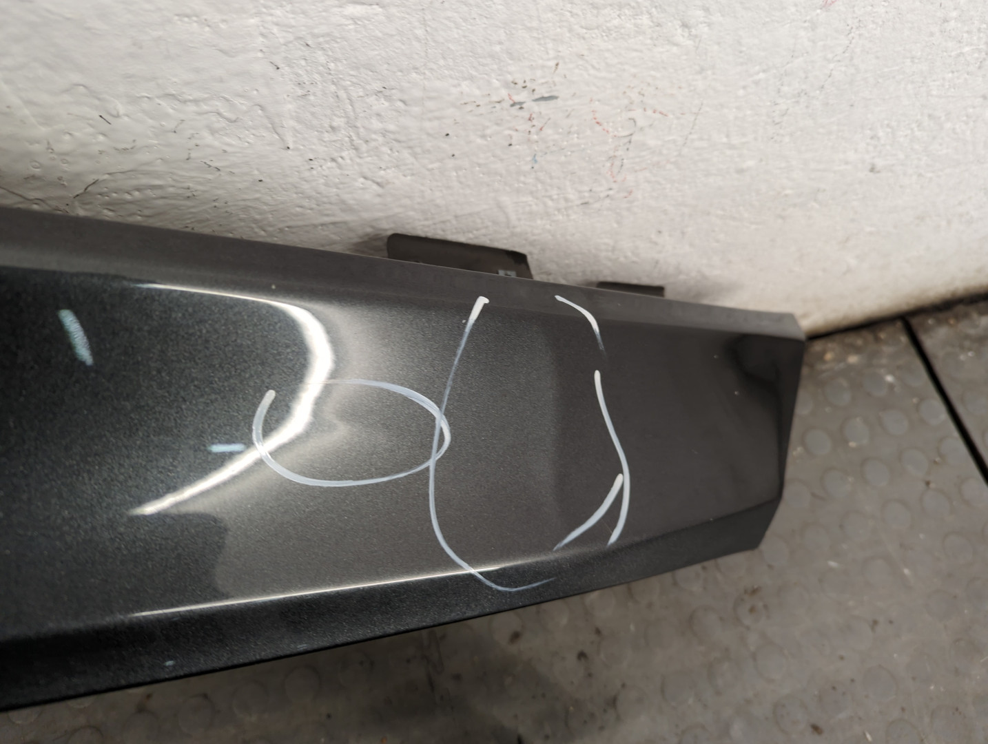 Крыло переднее правое