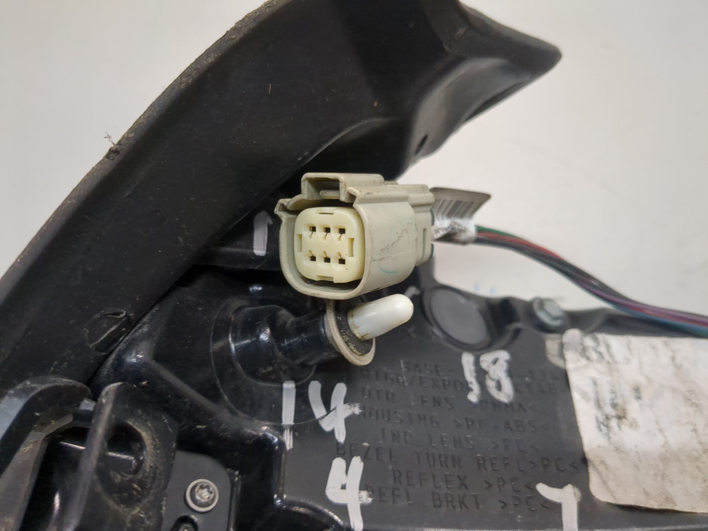 Фонарь задний левый