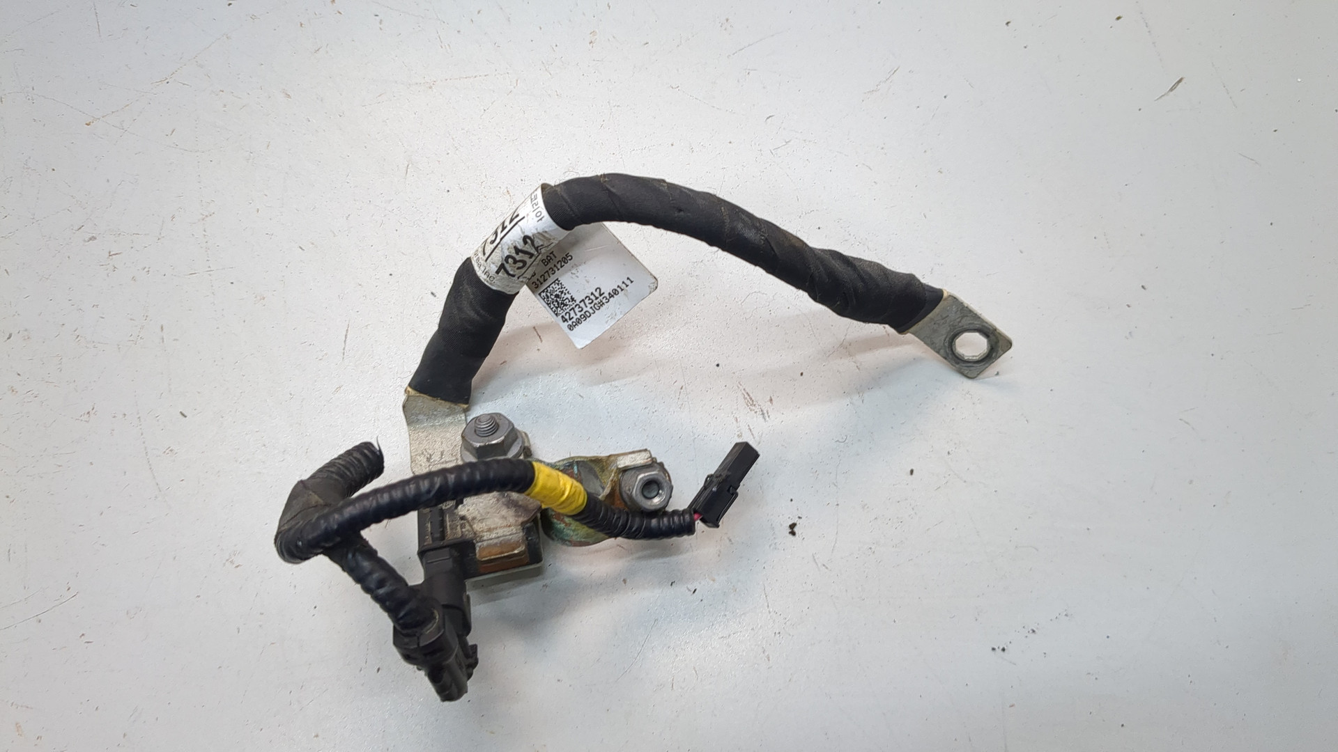 Клемма аккумулятора -