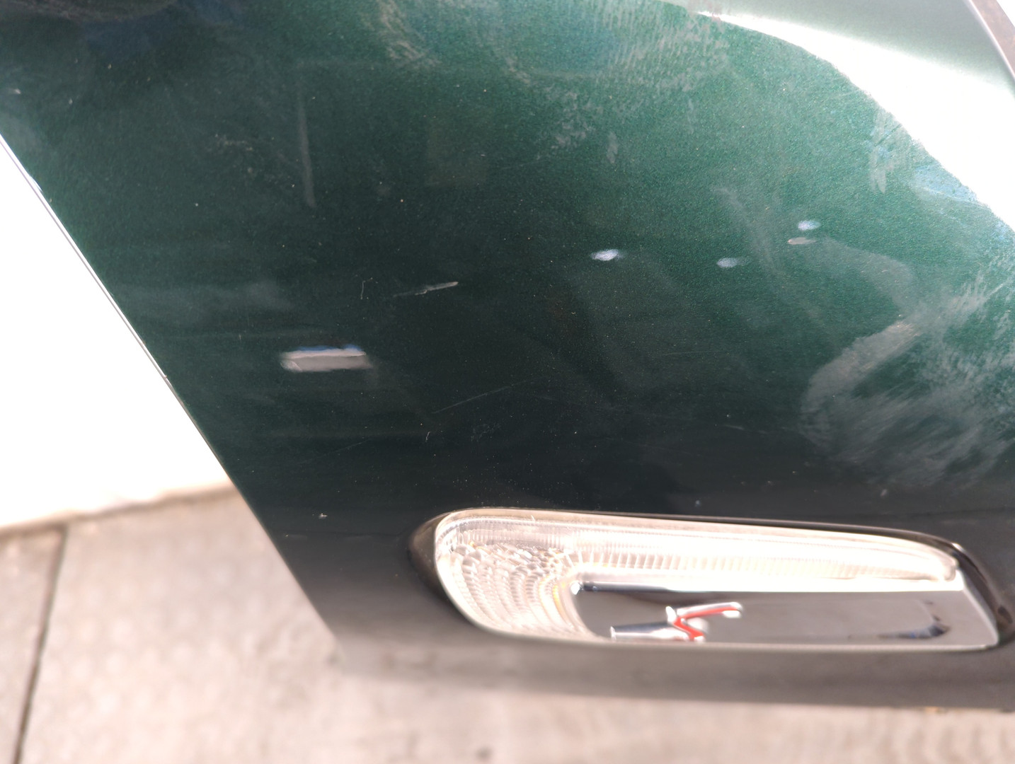 Крыло переднее правое