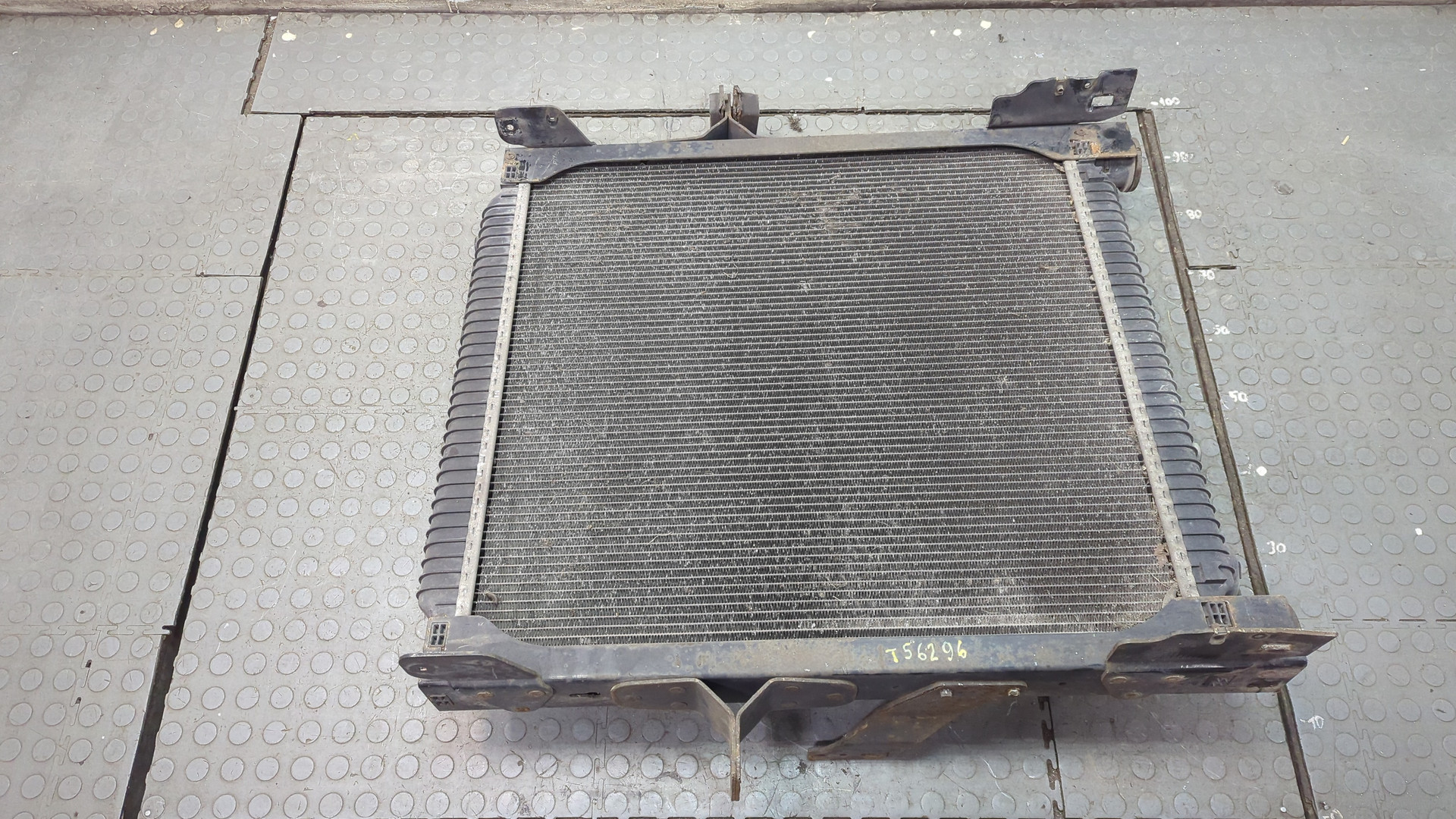 Радиатор охлаждения двигателя основной