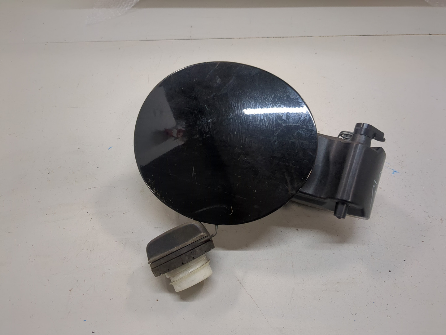 Лючок бензобака