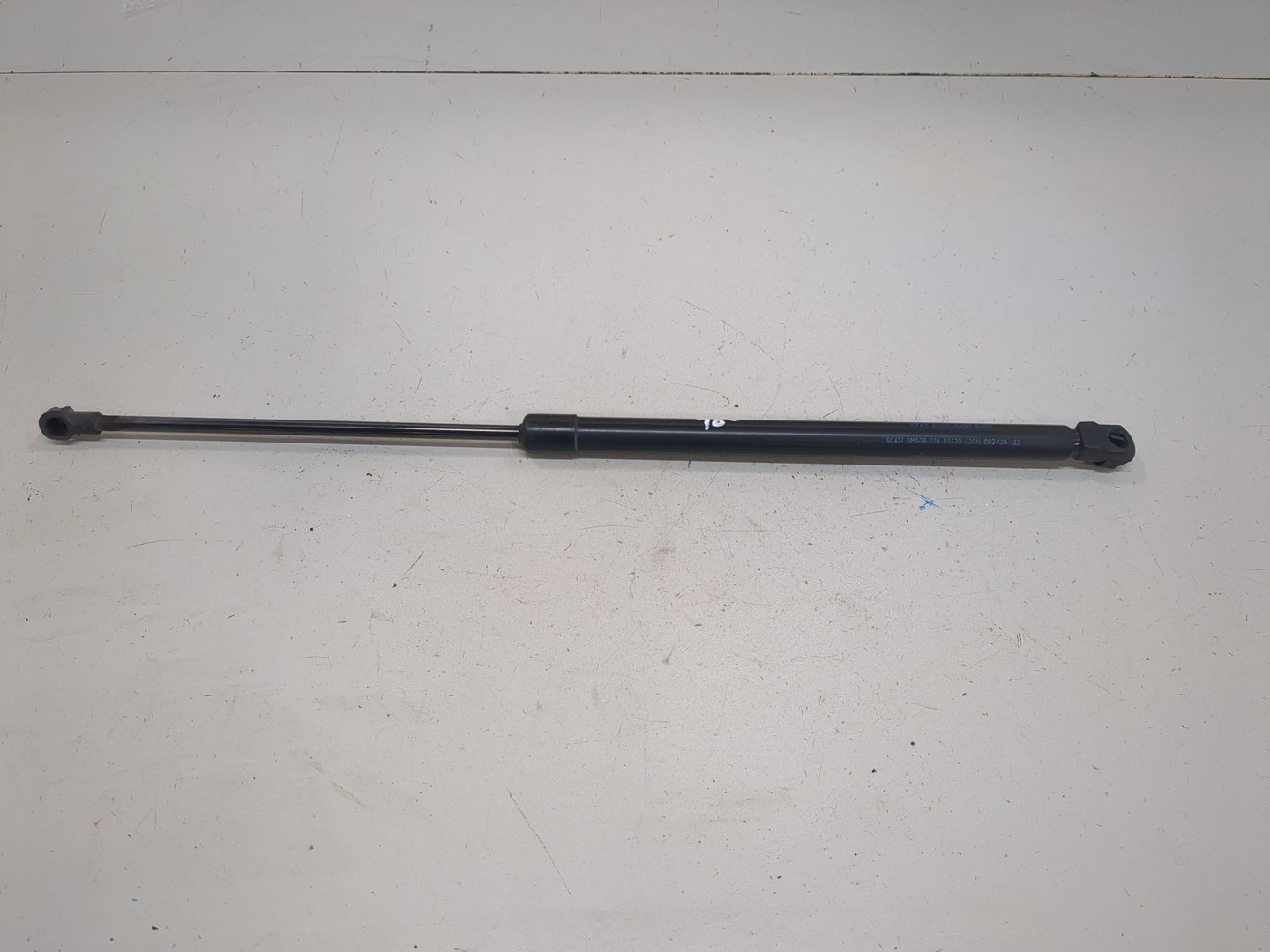 Амортизатор крышки багажника