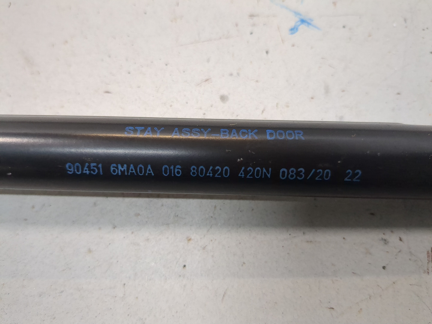 Амортизатор крышки багажника