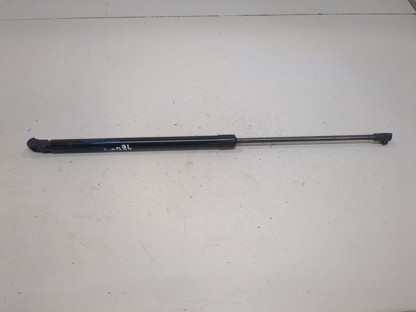 Амортизатор крышки багажника