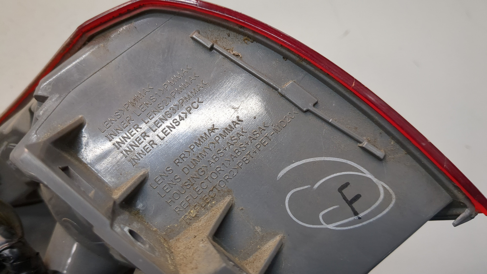 Фонарь задний правый