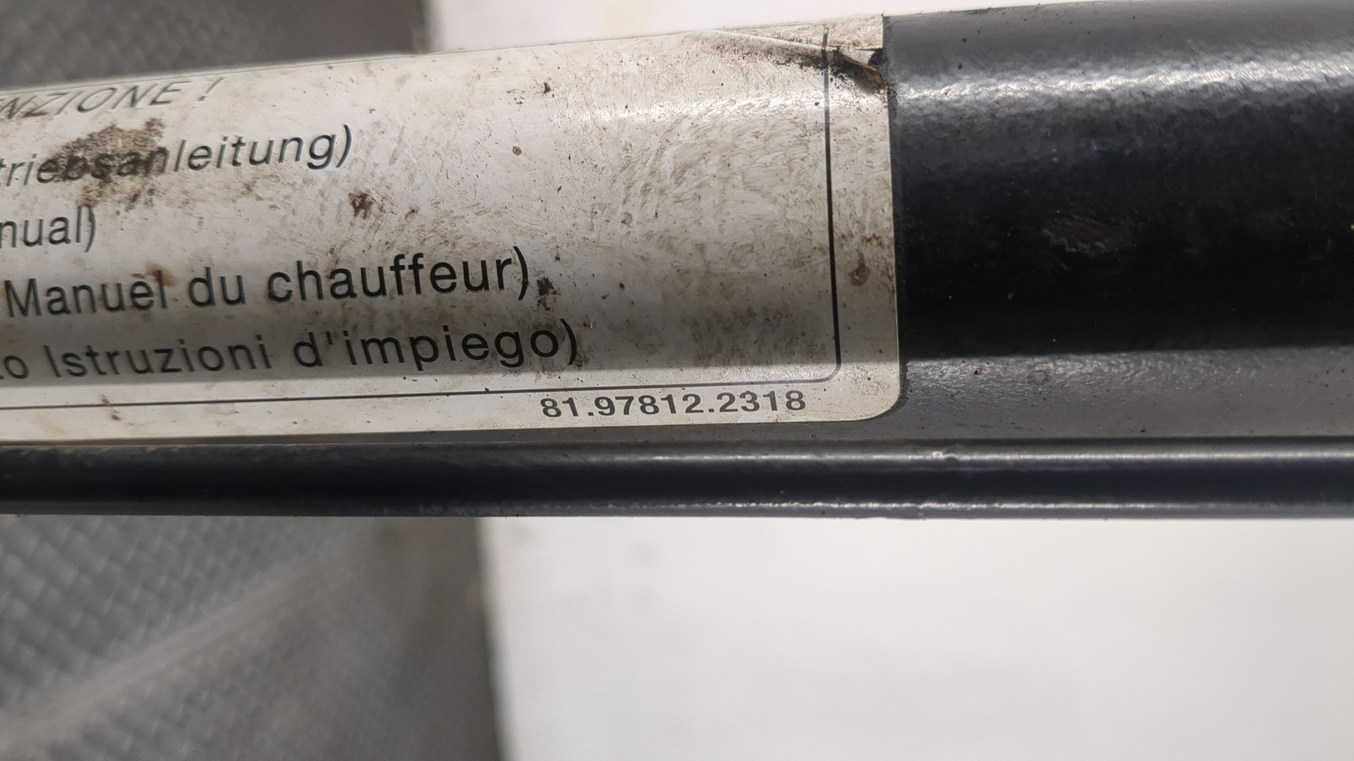 Рабочий цилиндр подъема кабины