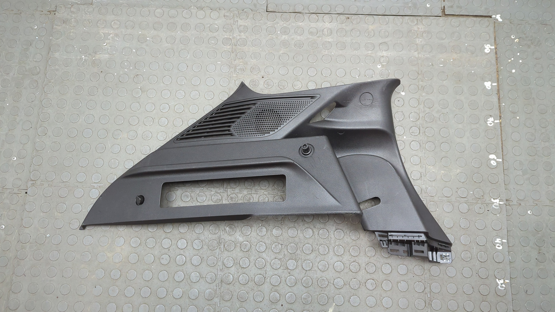 Обшивка багажника