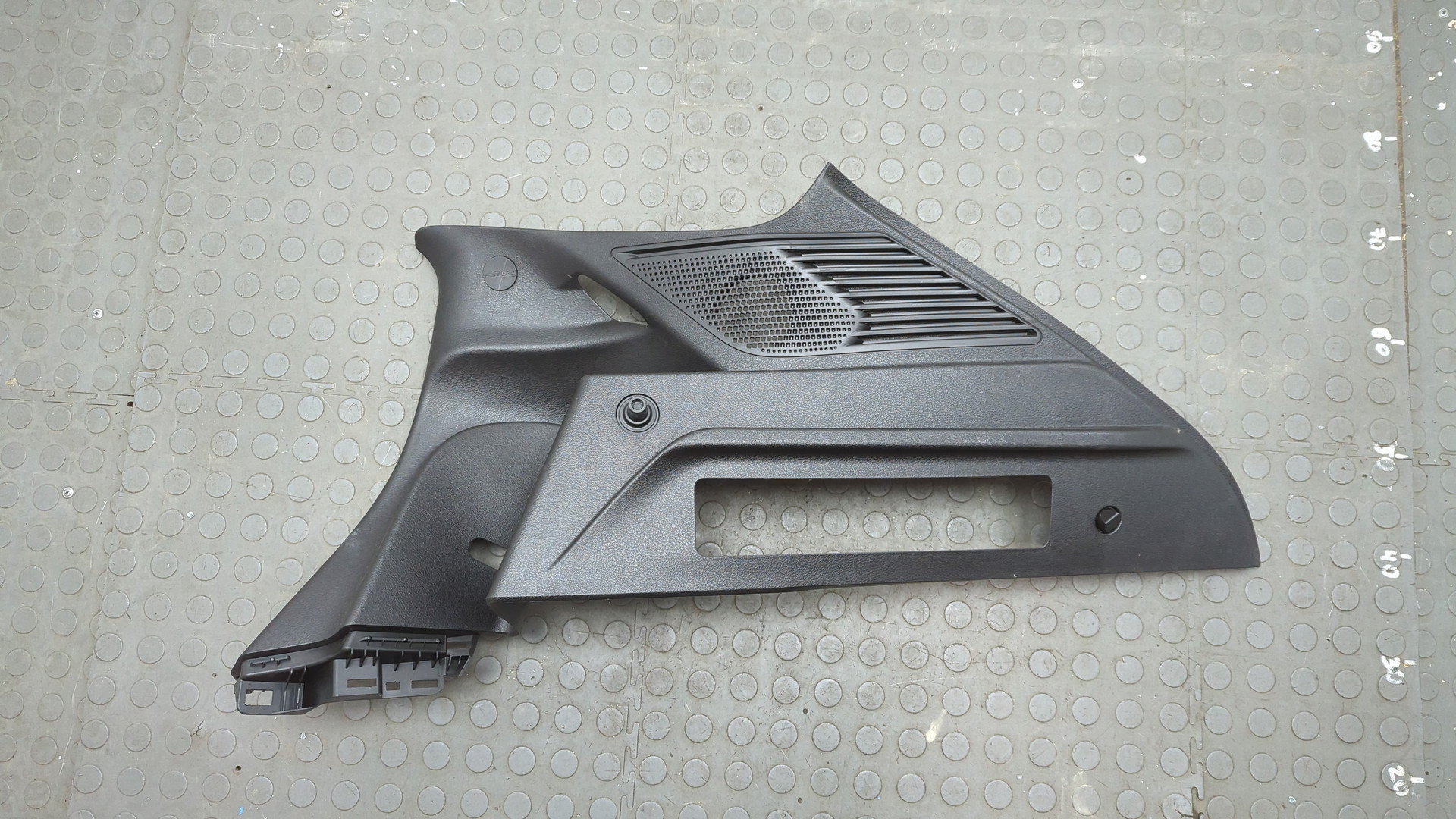 Обшивка багажника