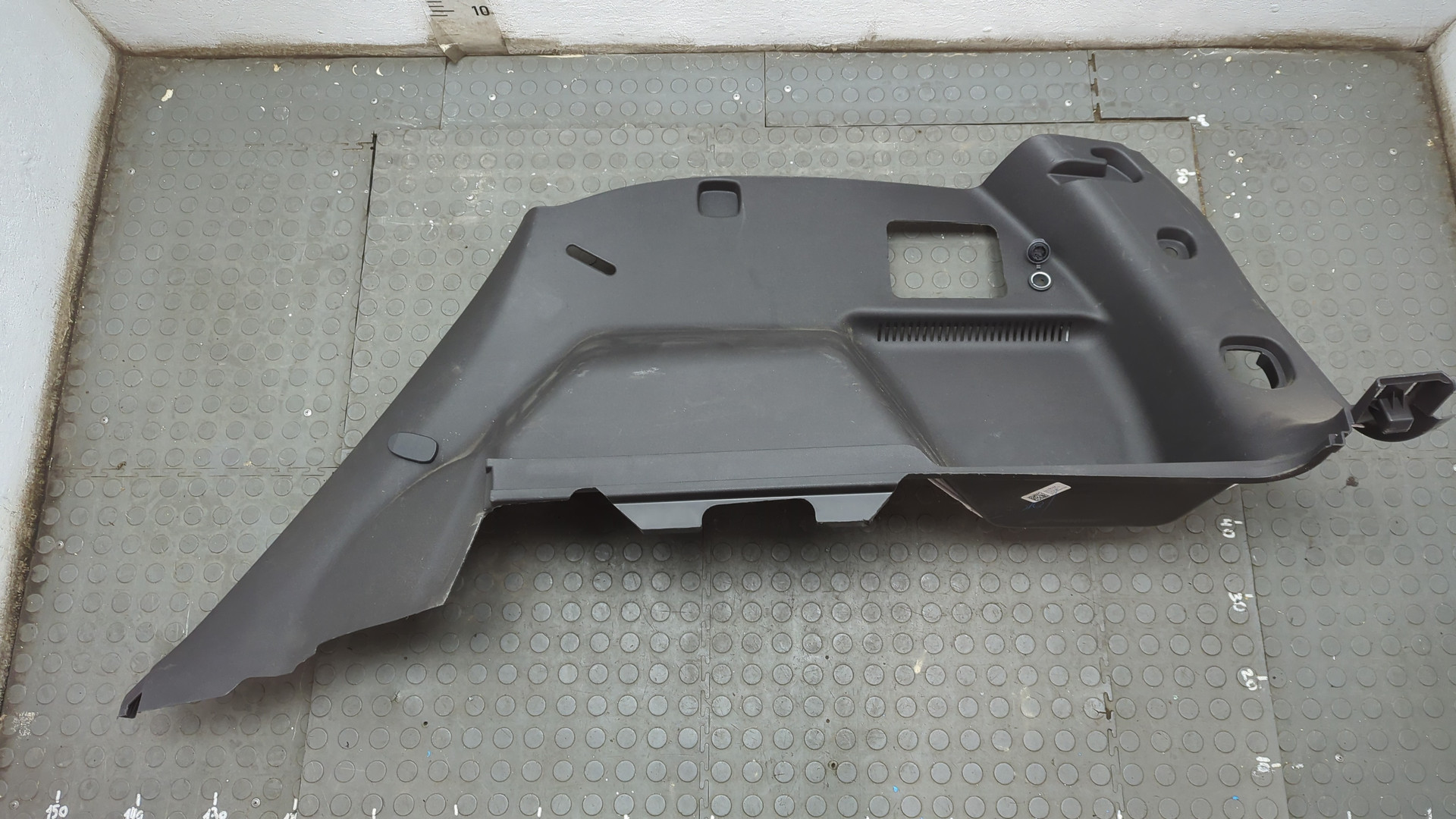 Обшивка багажника