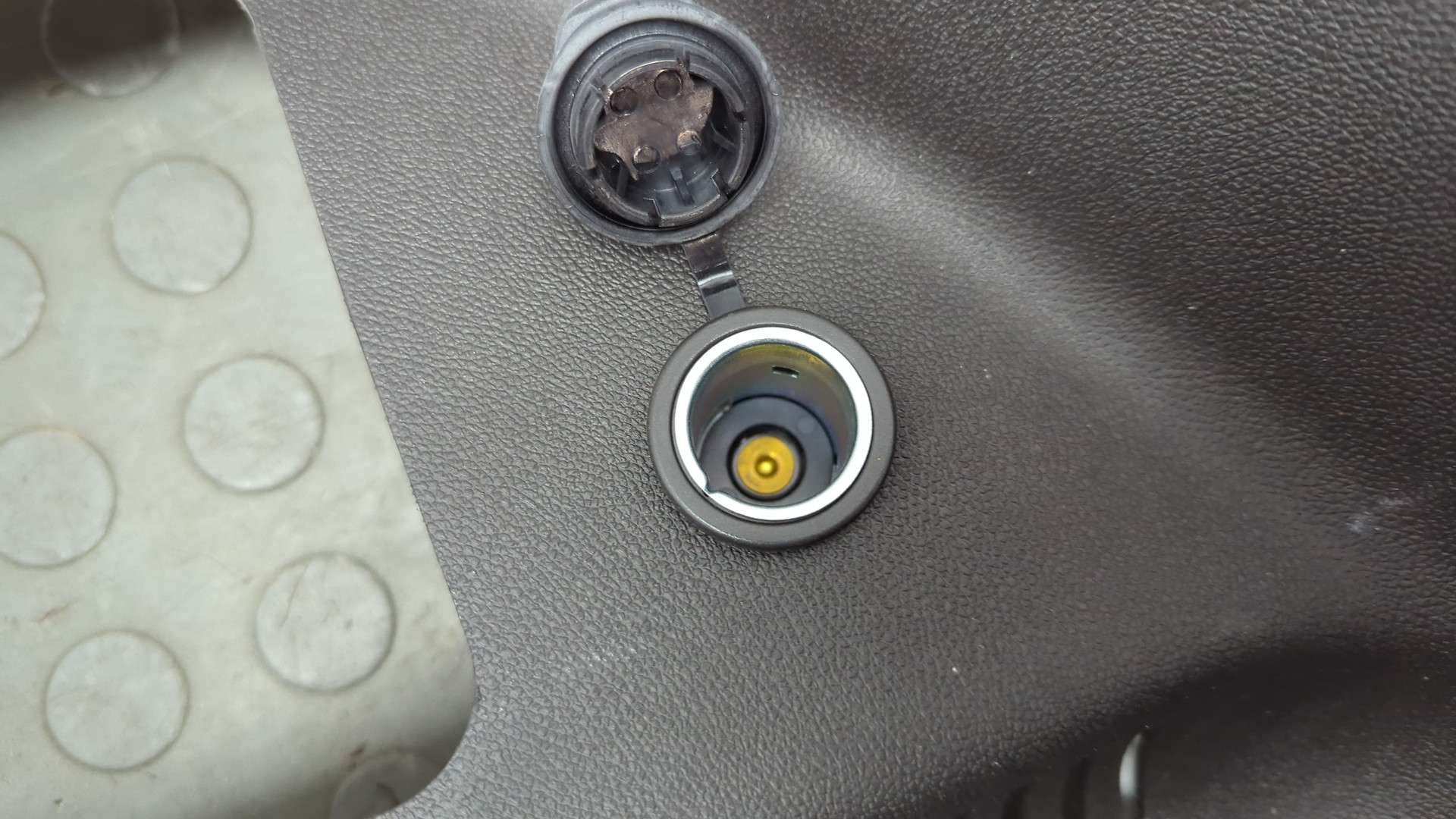 Обшивка багажника