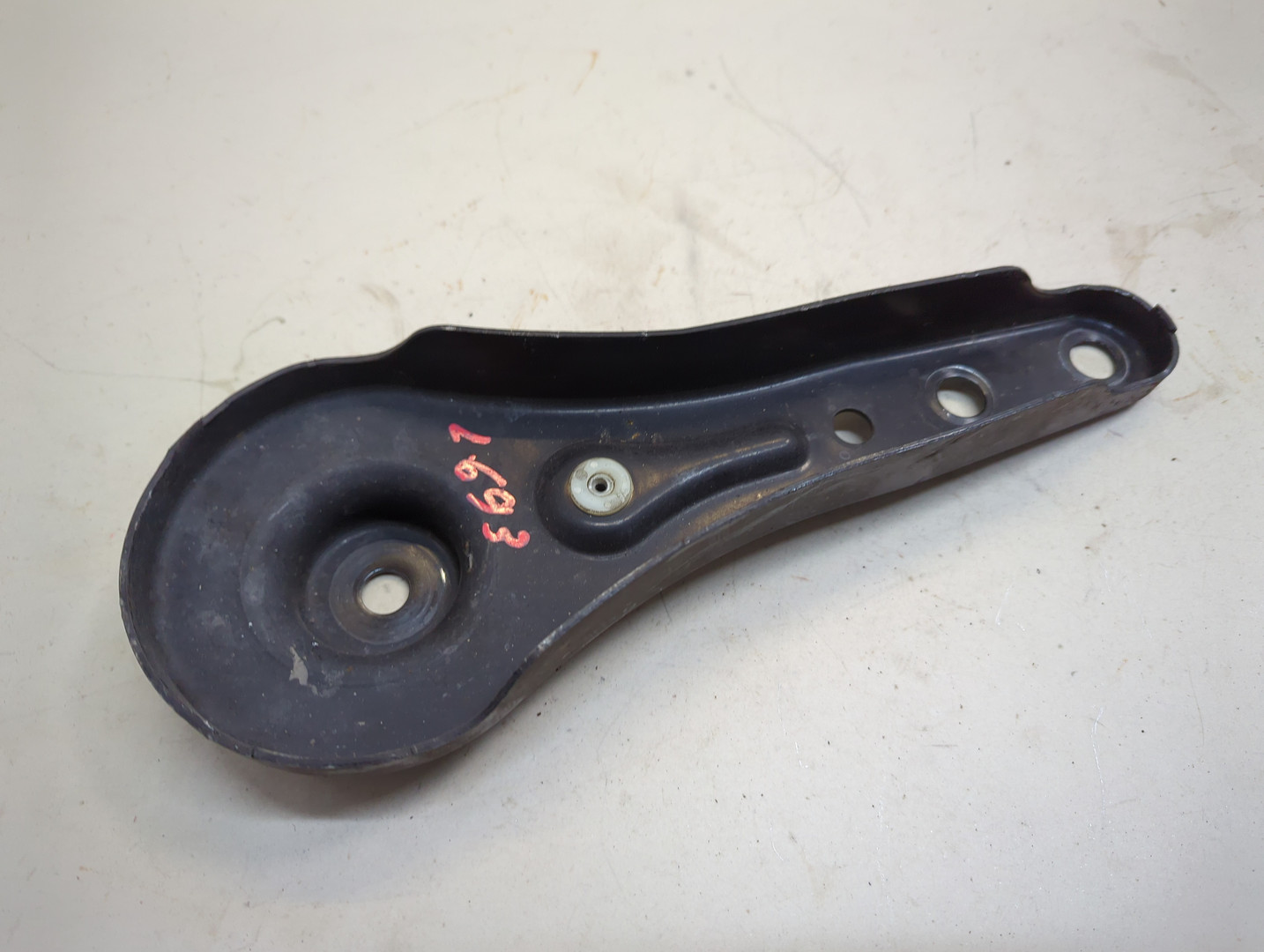 Кронштейн передней балки