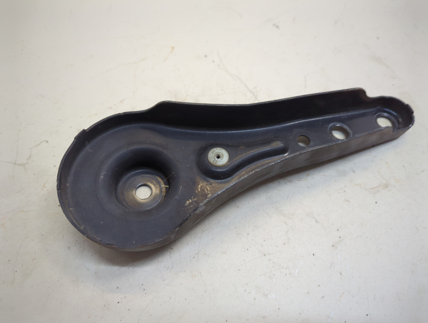 Кронштейн передней балки