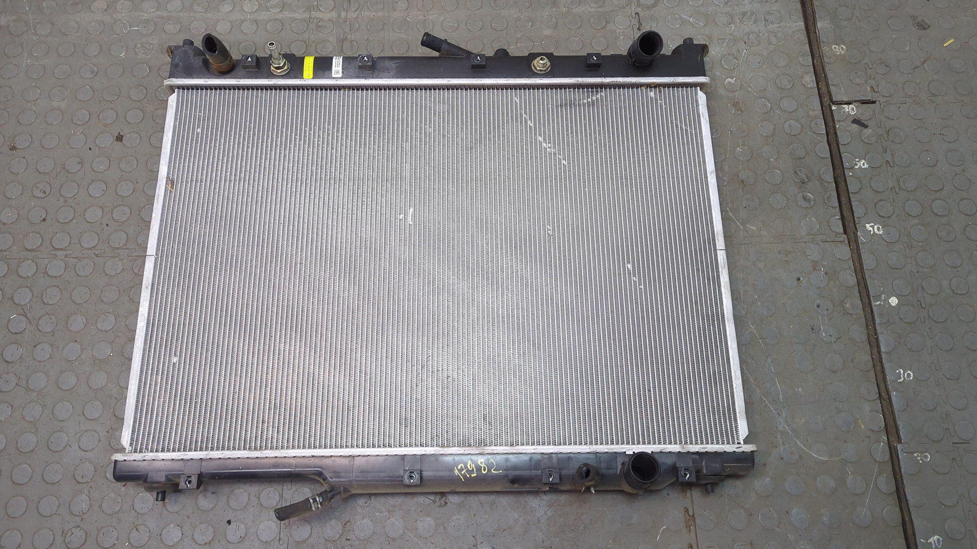 Радиатор охлаждения двигателя основной